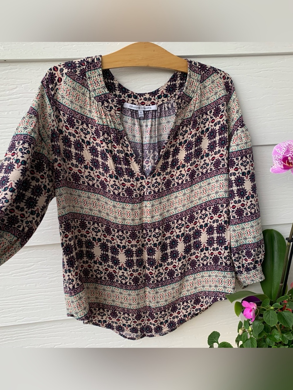 Collective Concepts Tunic Style Top V-neck bohemian geometric and floral print S